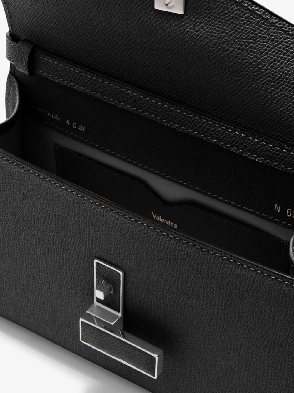 VALEXTRA CLUTCH ISIDE TIN CON MANIGLIA RIGIDA E TRACOLLA NERO dettaglio
